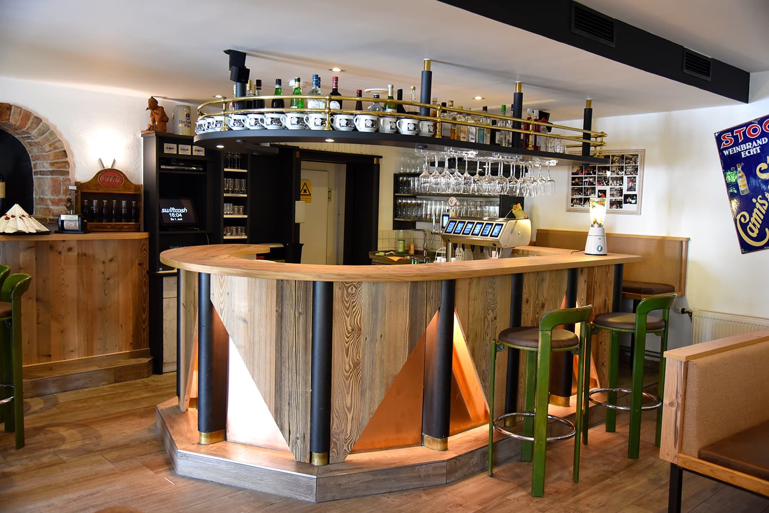 Bar und Partyzone im Kupferkessel